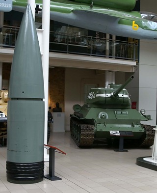 80_cm_Gustav_shell_compared_to_T-34